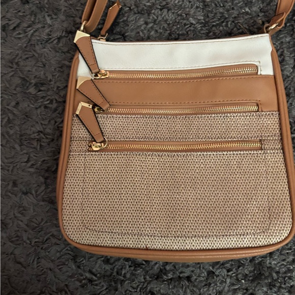 Women’s Apt 9 Tan Crossbody Bag - Picture 2 of 4